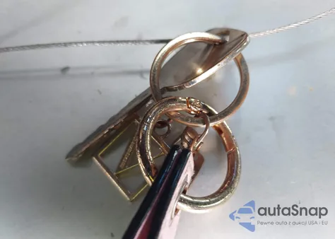 2004 Chevrolet Silverado 1500 z USA, uszkodzony, nr VIN 1GCEC14X14Z115167